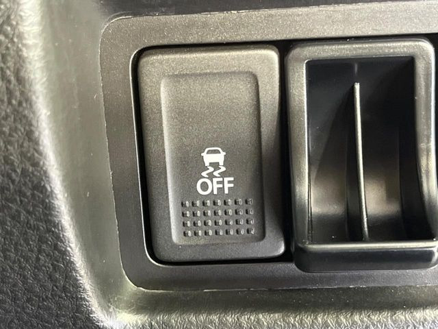 �y������h�~���u�z�ԗ��̉���������m����ƁA�����I�Ɏԗ��̐i�s������ۂ悤�Ɏԗ��𐧌䂵�܂��B�J�̓��ȂǊ���₷���H�ʏ󋵂ł����S�ȉ^�]���\�ł��B