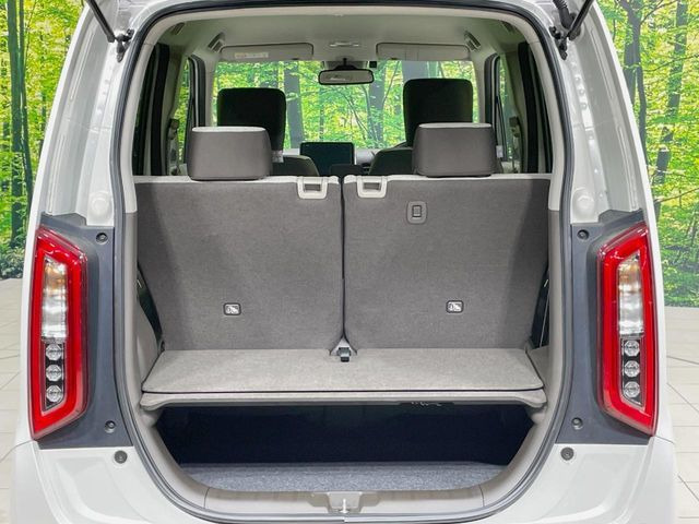 ���i�̂���������ʋ΁A���}���ɏ\���ȉ׎��X�y�[�X���m�ۂ��Ă���܂��B�Z�J���h�V�[�g��|���ƁA�傫�ȉו��̐ύڂ��\�ł���