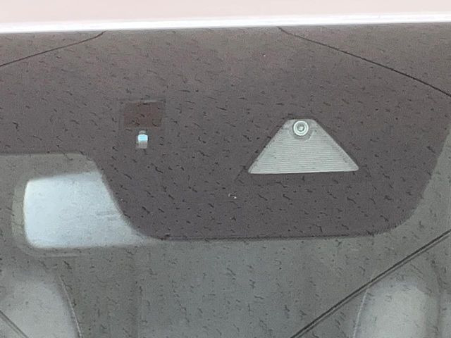 �y�X�}�[�g�u���[�L�T�|�[�g�z���s���ɑO���̎ԗ�����F�����A�Փ˂������Ȏ��͌x��ƃu���[�L�ŏՓˉ���Ɣ�Q�y�����A�V�X�g�B�����S�Ƀh���C�u�����y���݂��������܂��B