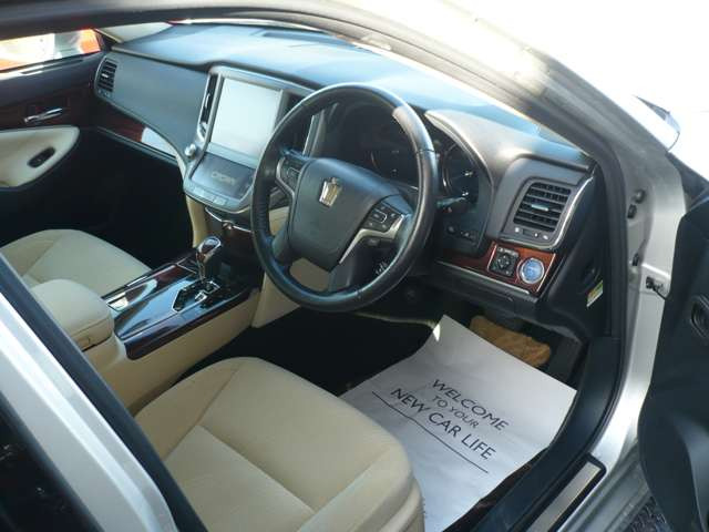 クラウンハイブリッド 2.5 ロイヤルサルーン