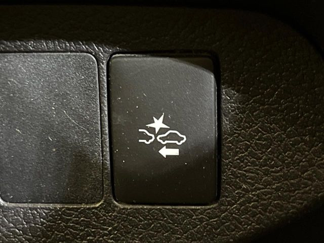 �y�g���^�Z�[�t�e�B�Z���X�z���s���ɑO���̎ԗ�����F�����A�Փ˂������Ȏ��͌x��ƃu���[�L�ŏՓˉ���Ɣ�Q�y�����A�V�X�g�B�����S�Ƀh���C�u�����y���݂��������܂��B