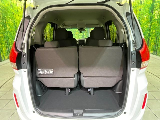 ���i�̂���������ʋ΁A���}���ɏ\���ȉ׎��X�y�[�X���m�ۂ��Ă���܂��B�Z�J���h�V�[�g��|���ƁA�傫�ȉו��̐ύڂ��\�ł���