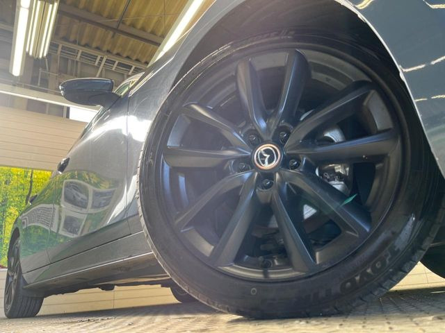 �y����18�C���`�A���~�z�C�[���z�O�ςɃ}�b�`���������A���~�z�C�[���𑕒����Ă���܂��B�e��ЊO�A���~�z�C�[����A�X�^�b�h���X�^�C�����戵�����Ă���܂��B���񂲑��k����������