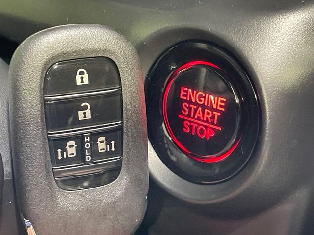 �yHonda�X�}�[�g�L�[�z�J�o����|�P�b�g�ɓ��ꂽ�܂܂ł��h�A�̎{���E�������\�ȃX�}�[�g�L�[�𑕔��B�G���W���̃I���E�I�t�����J�M�����o���K�v����������Ƃ��Ă��֗��ł���