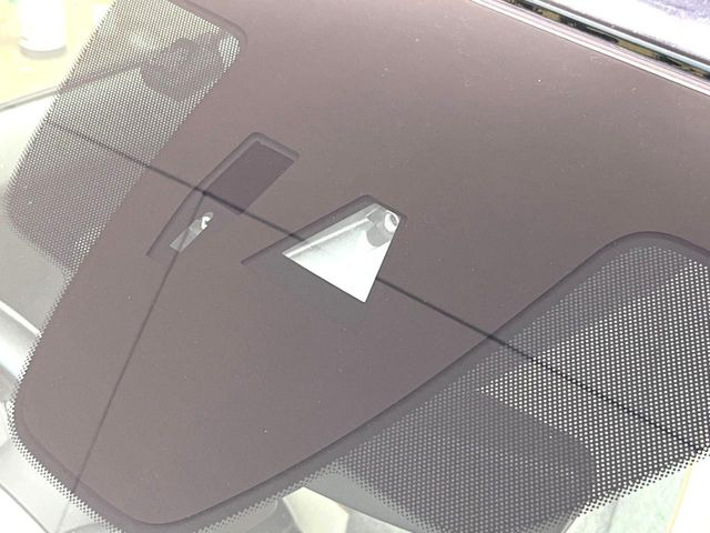 �y�X�}�[�g�u���[�L�T�|�[�g�z���s���ɑO���̎ԗ�����F�����A�Փ˂������Ȏ��͌x��ƃu���[�L�ŏՓˉ���Ɣ�Q�y�����A�V�X�g�B�����S�Ƀh���C�u�����y���݂��������܂��B