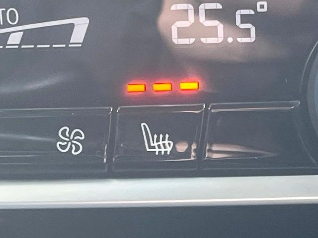 ���S�ȃV�[�g�q�[�^�[:���������ӂ�郌�U�[�V�[�g�ɁA�O�ȁE��ȂɃV�[�g�q�[�^�[�𓋍ڂ��Ă���܂��B