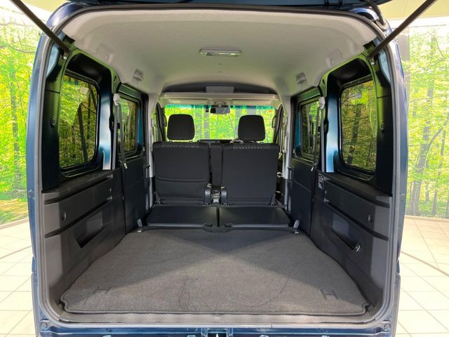 ���i�̂���������ʋ΁A���}���ɏ\���ȉ׎��X�y�[�X���m�ۂ��Ă���܂��B�Z�J���h�V�[�g��|���ƁA�傫�ȉו��̐ύڂ��\�ł���