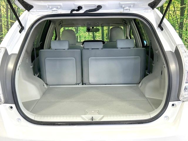 ���i�̂���������ʋ΁A���}���ɏ\���ȉ׎��X�y�[�X���m�ۂ��Ă���܂��B�Z�J���h�V�[�g��|���ƁA�傫�ȉו��̐ύڂ��\�ł���