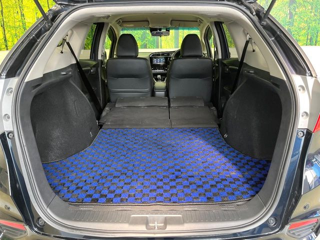 ���i�̂���������ʋ΁A���}���ɏ\���ȉ׎��X�y�[�X���m�ۂ��Ă���܂��B�Z�J���h�V�[�g��|���ƁA�傫�ȉו��̐ύڂ��\�ł���