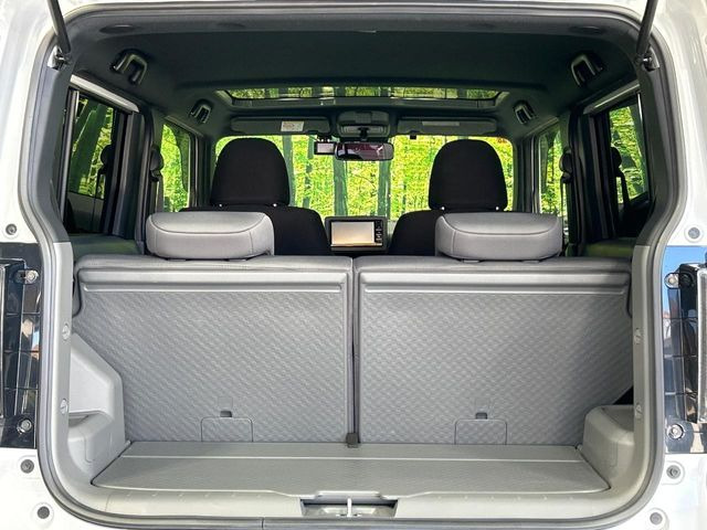 ���i�̂���������ʋ΁A���}���ɏ\���ȉ׎��X�y�[�X���m�ۂ��Ă���܂��B�Z�J���h�V�[�g��|���ƁA�傫�ȉו��̐ύڂ��\�ł���