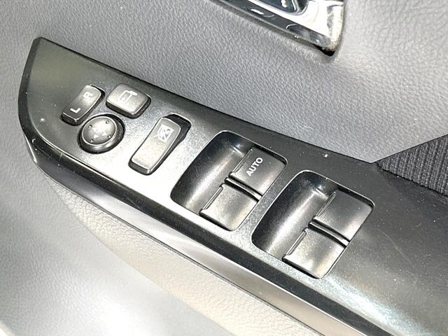 �y�d���i�[�~���[�z�T�C�h�~���[�͓d���i�[���ƂȂ��Ă���A�������ԏ�ł��L�Y�������X�N��}�����܂��B