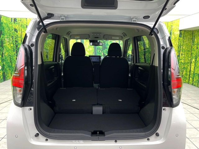 ���i�̂���������ʋ΁A���}���ɏ\���ȉ׎��X�y�[�X���m�ۂ��Ă���܂��B�Z�J���h�V�[�g��|���ƁA�傫�ȉו��̐ύڂ��\�ł���