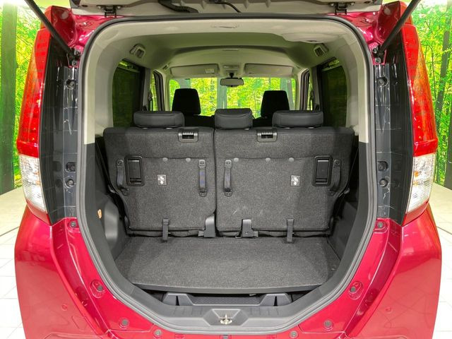 ���i�̂���������ʋ΁A���}���ɏ\���ȉ׎��X�y�[�X���m�ۂ��Ă���܂��B�Z�J���h�V�[�g��|���ƁA�傫�ȉו��̐ύڂ��\�ł���