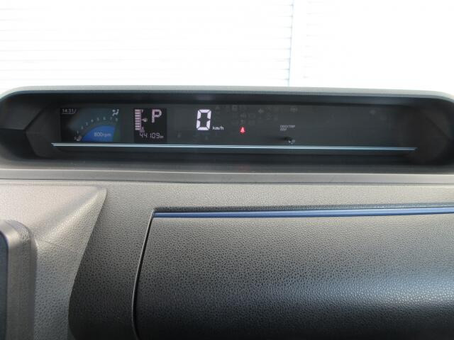 3�ɕ����ꂽ���[�^�[�p�l���͋@�\���Ƃɕ�����Ă���̂ŁA�Ԃ̏󋵂����f���₷���A���₷���f�U�C���ƂȂ��Ă���܂��B