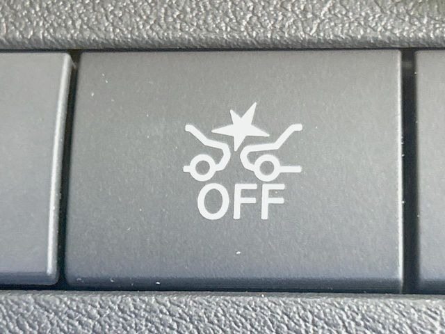 �y�C���e���W�F���g�G�}�[�W�F���V�[�u���[�L�z�t�����g�J�����őO���̎ԗ�����s�҂����m�B�Փ˂������Ȏ��͏Փ˔�Q�y���u���[�L���쓮�A�Փˉ�����T�|�[�g�B�����S�Ƀh���C�u�����y���݂��������܂��B