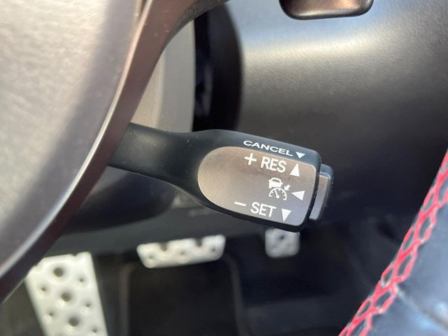 �y�N���[�Y�R���g���[���z�������H�����N���N���s�B�A�N�Z���𗣂��Ă���葬�x�ő��s���ł��A�������^�]���̕��S���y��!�����E�������ȒP�ȃX�C�b�`����Œ����ł��܂��B