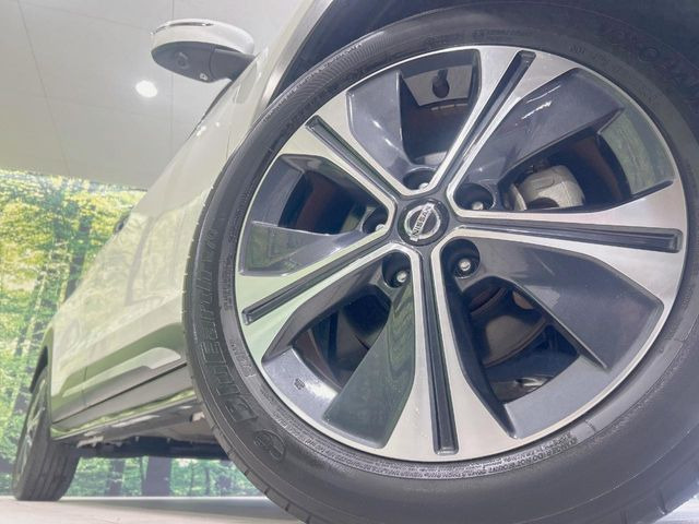 �y����17�C���`�A���~�z�C�[���z�O�ςɃ}�b�`���������A���~�z�C�[���𑕒����Ă���܂��B�e��ЊO�A���~�z�C�[����A�X�^�b�h���X�^�C�����戵�����Ă���܂��B���񂲑��k����������