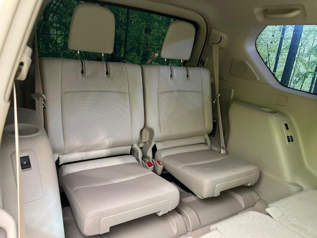 3列目シートはもちろん状態良好☆大人でもゆったりと座って頂けますので、大人数でのお出かけもラクラクです♪ご家族で、気の知れた仲間で、ドライブに行くのが楽しみですね♪