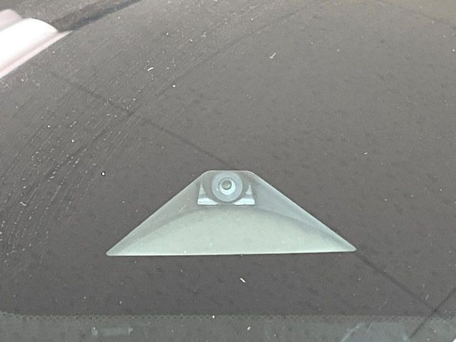 �y�C���e���W�F���g�G�}�[�W�F���V�[�u���[�L�z�t�����g�J�����őO���̎ԗ�����s�҂����m�B�Փ˂������Ȏ��͏Փ˔�Q�y���u���[�L���쓮�A�Փˉ�����T�|�[�g�B�����S�Ƀh���C�u�����y���݂��������܂��B