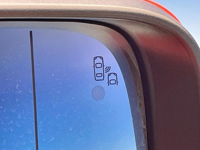 ���u���C���h�A�V�X�g�Z���T�[:���p����̎Ԃ����m���A�h���C�o�[���Ԑ��ύX���s���ۂɁA�x�����Ƌ��ɒ��ӂ𑣂��Ă������S�x���@�\�ł�!