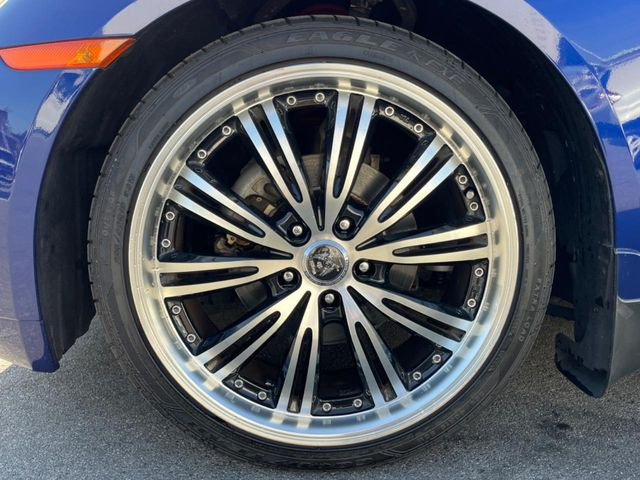 �y�A���~�z�C�[���z�O�ςɃ}�b�`�����A���~�z�C�[���𑕒����Ă���܂��B�e��A���~�z�C�[����A�X�^�b�h���X�^�C�����戵�����Ă���܂��B���񂲑��k����������