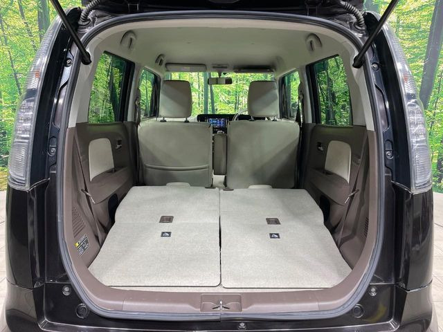 ���i�̂���������ʋ΁A���}���ɏ\���ȉ׎��X�y�[�X���m�ۂ��Ă���܂��B�Z�J���h�V�[�g��|���ƁA�傫�ȉו��̐ύڂ��\�ł���