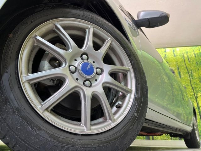 �y15�C���`�A���~�z�C�[���z�O�ςɃ}�b�`�����A���~�z�C�[���𑕒����Ă���܂��B�e��A���~�z�C�[����A�X�^�b�h���X�^�C�����戵�����Ă���܂��B���񂲑��k����������