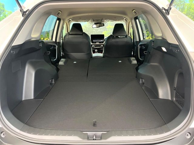 ���i�̂���������ʋ΁A���}���ɏ\���ȉ׎��X�y�[�X���m�ۂ��Ă���܂��B�Z�J���h�V�[�g��|���ƁA�傫�ȉו��̐ύڂ��\�ł���