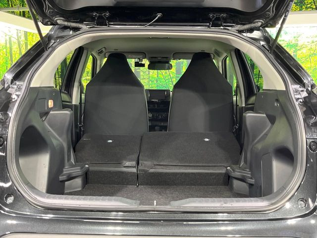 ���i�̂���������ʋ΁A���}���ɏ\���ȉ׎��X�y�[�X���m�ۂ��Ă���܂��B�Z�J���h�V�[�g��|���ƁA�傫�ȉו��̐ύڂ��\�ł���