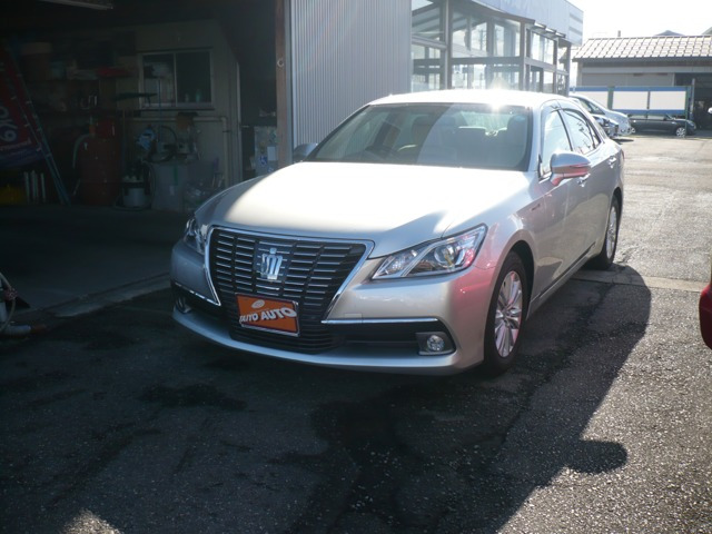 クラウンハイブリッド 2.5 ロイヤルサルーン