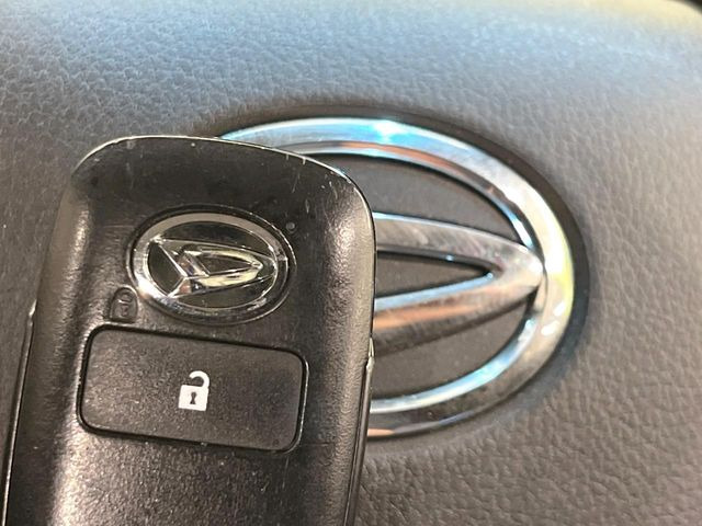 �y�L�[�t���[�V�X�e���z�J�o����|�P�b�g�ɓ��ꂽ�܂܂ł��h�A�̎{���E�������\�ȃX�}�[�g�L�[�𑕔��B�G���W���̃I���E�I�t�����J�M�����o���K�v����������Ƃ��Ă��֗��ł���