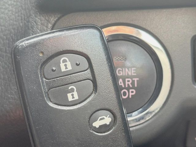 �y�A�N�Z�X�L�[&�v�b�V���X�^�[�g�z�J�o����|�P�b�g�ɓ��ꂽ�܂܂ł��h�A�̎{���E�������\�ȃX�}�[�g�L�[�𑕔��B�G���W���̃I���E�I�t�����J�M�����o���K�v�������A�{�^�����v�b�V�����邾����OK��