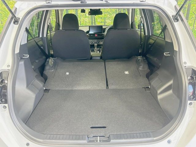 ���i�̂���������ʋ΁A���}���ɏ\���ȉ׎��X�y�[�X���m�ۂ��Ă���܂��B�Z�J���h�V�[�g��|���ƁA�傫�ȉו��̐ύڂ��\�ł���