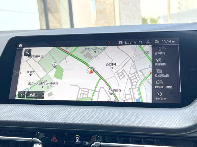 ��BMW�����i�r:��̊��̂���i�r�́A����������ԓ������o���Ă���܂��BBluetooth�Đ��ȂǃI�[�f�B�I�@�\���[�����Ă���܂��̂ŁA�^�]�����y���߂܂���