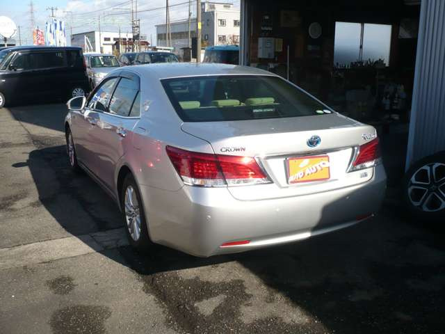 クラウンハイブリッド 2.5 ロイヤルサルーン