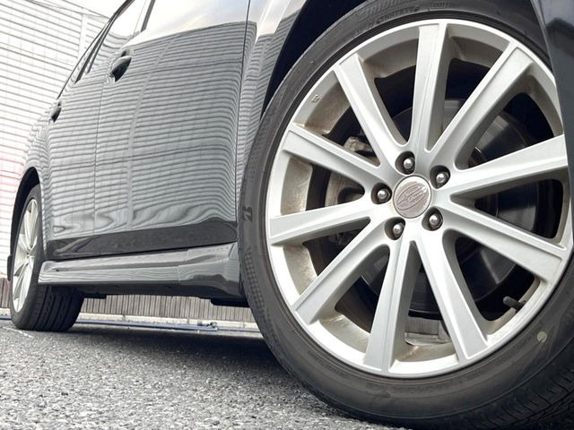 �y�����A���~�z�C�[���z�O�ςɃ}�b�`���������A���~�z�C�[���𑕒����Ă���܂��B�e��ЊO�A���~�z�C�[����A�X�^�b�h���X�^�C�����戵�����Ă���܂��B���񂲑��k����������