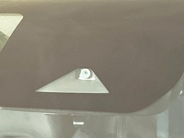 �y�G�}�[�W�F���V�[�u���[�L�z���s���ɑO���̎ԗ�����F�����A�Փ˂������Ȏ��͌x��ƃu���[�L�ŏՓˉ���Ɣ�Q�y�����A�V�X�g�B�����S�Ƀh���C�u�����y���݂��������܂��B