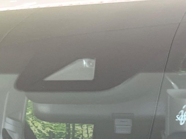 【トヨタセーフティセンス】走行中に前方の車両等を認識し、衝突しそうな時は警報とブレーキで衝突回避と被害軽減をアシスト。より安全にドライブをお楽しみいただけます。