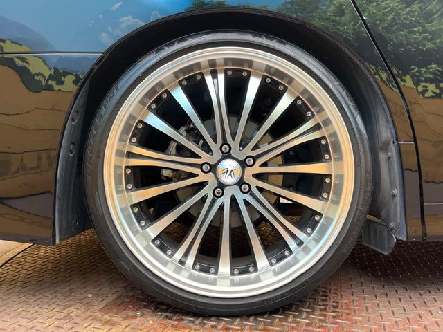 �y�A���~�z�C�[���z�O�ςɃ}�b�`�����A���~�z�C�[���𑕒����Ă���܂��B�e��A���~�z�C�[����A�X�^�b�h���X�^�C�����戵�����Ă���܂��B���񂲑��k����������