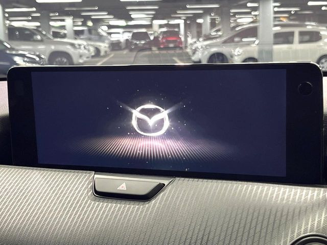 �y12.3�C���`�}�c�_�R�l�N�g�z�ԓ��̕��͋C�Ƀ}�b�`������^�f�B�X�v���C�B�X�}�z�ڑ��ł̃i�r�g�p��Bluetooth�Đ����A�l�X�ȋ@�\���y���߂܂��B�����I�ȃ_�C�������삪�\�ŁA�g��������ǍD�ł��B