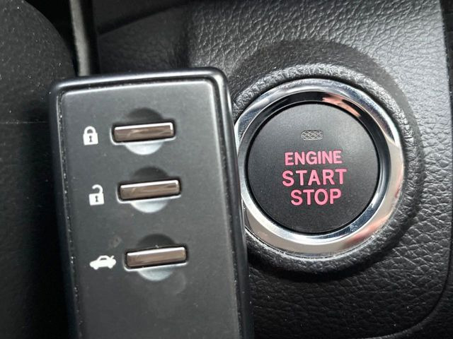 �y�A�N�Z�X�L�[&�v�b�V���X�^�[�g�z�J�o����|�P�b�g�ɓ��ꂽ�܂܂ł��h�A�̎{���E�������\�ȃX�}�[�g�L�[�𑕔��B�G���W���̃I���E�I�t�����J�M�����o���K�v�������A�{�^�����v�b�V�����邾����OK��