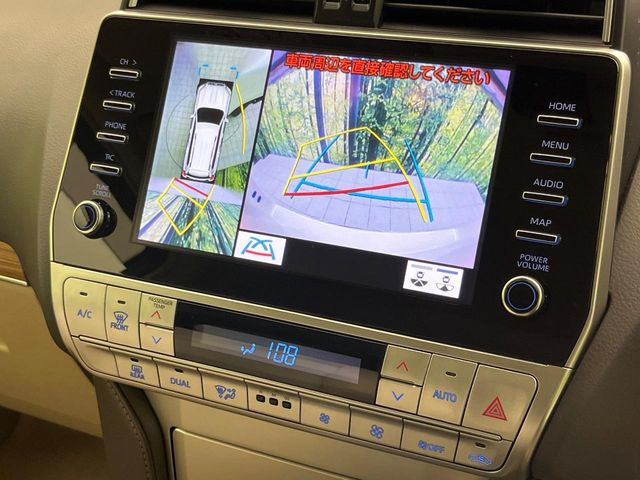 【パノラミックビューモニター】専用のカメラにより、上から見下ろしたような視点で360度クルマの周囲を確認することができます☆死角部分も確認しやすく、狭い場所での切り返しや駐車もスムーズに行えます。