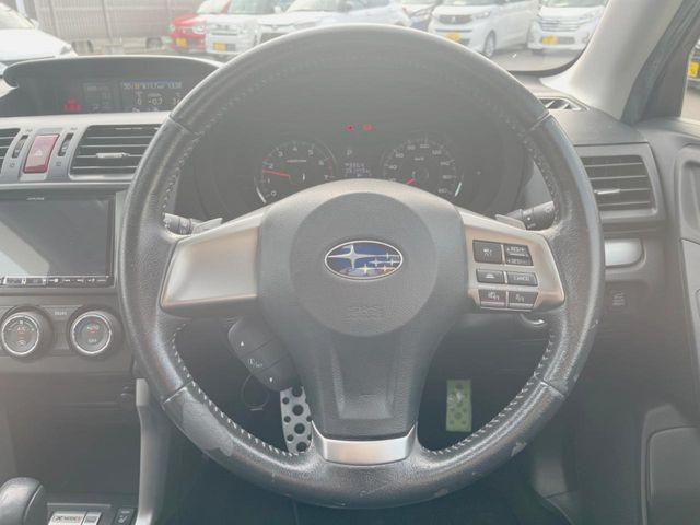 �y�����v�����X�e�A�����O�z�㎿�Ȋv���g�p���邱�ƂŁA��ɂ����������݂ƂĂ��^�]���₷���n���h���ł���