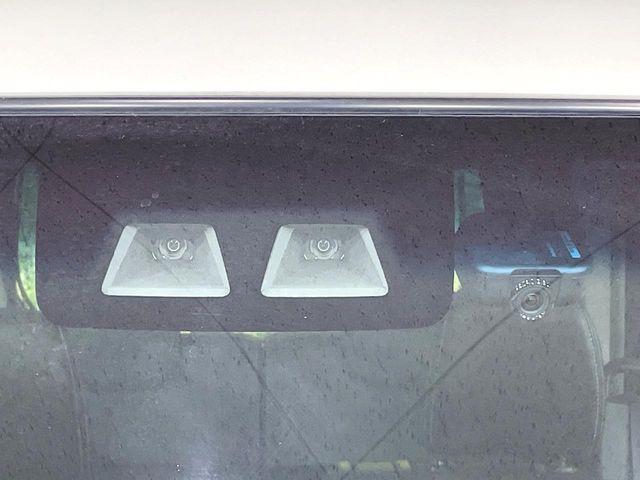 �y�X�}�[�g�A�V�X�g�z���s���ɑO���̎ԗ�����F�����A�Փ˂������Ȏ��͌x��ƃu���[�L�ŏՓˉ���Ɣ�Q�y�����A�V�X�g�B�����S�Ƀh���C�u�����y���݂��������܂��B