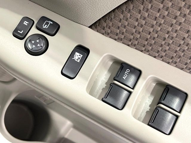 �y�d���i�[�~���[�z�T�C�h�~���[�͓d���i�[���ƂȂ��Ă���A�������ԏ�ł��L�Y�������X�N��}�����܂��B