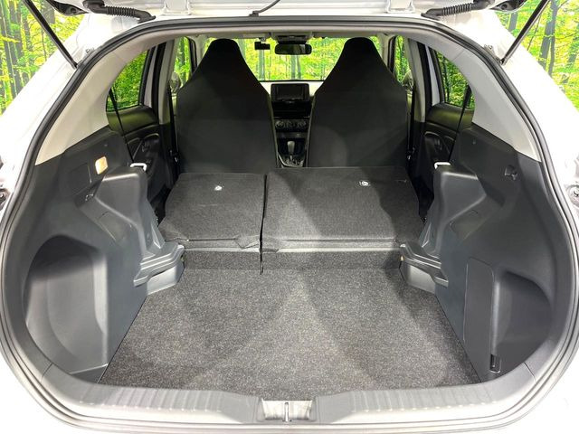 ���i�̂���������ʋ΁A���}���ɏ\���ȉ׎��X�y�[�X���m�ۂ��Ă���܂��B�Z�J���h�V�[�g��|���ƁA�傫�ȉו��̐ύڂ��\�ł���