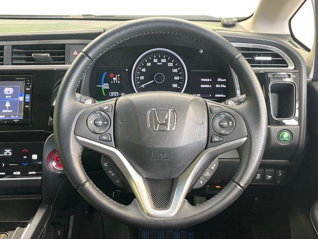 �y�����v�����X�e�A�����O�z�㎿�Ȋv���g�p���邱�ƂŁA��ɂ����������݂ƂĂ��^�]���₷���n���h���ł���