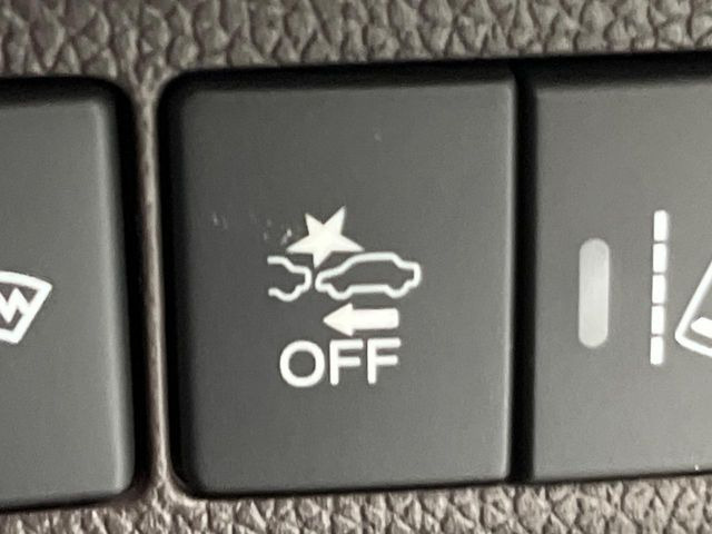 �y�z���_�Z���V���O�z���s���ɑO���̎ԗ�����F�����A�Փ˂������Ȏ��͌x��ƃu���[�L�ŏՓˉ���Ɣ�Q�y�����A�V�X�g�B�����S�Ƀh���C�u�����y���݂��������܂��B