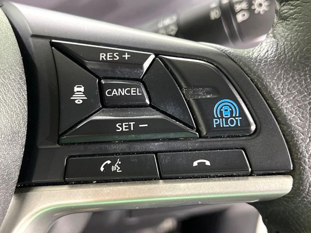 【プロパイロット】高速道路での長距離走行が楽に!!渋滞時と巡回走行のシーンで、アクセル・ブレーキ・ステアリングを自動で制御し、長距離運転の負担を軽減してくれます♪