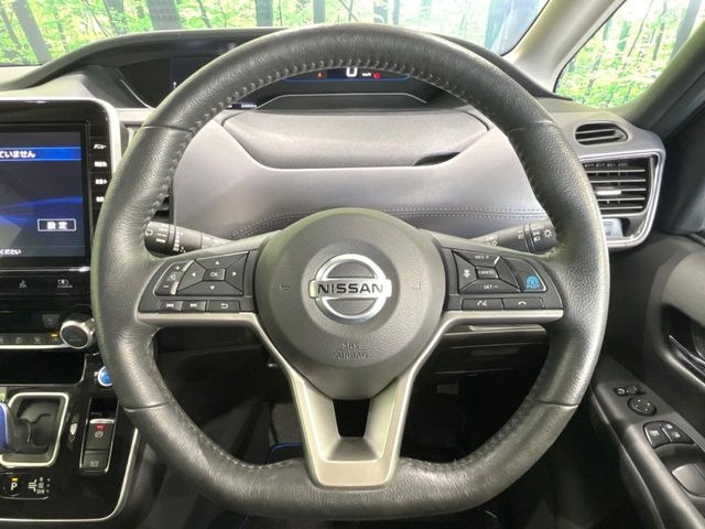 �y�����v�����X�e�A�����O�z�㎿�Ȋv���g�p���邱�ƂŁA��ɂ����������݂ƂĂ��^�]���₷���n���h���ł���